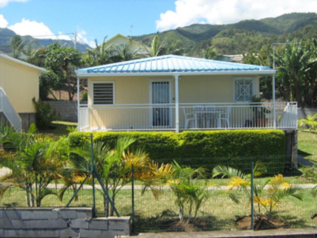 Les Bungalows Du Mont-Auban Sainte-Clotilde Exterior foto